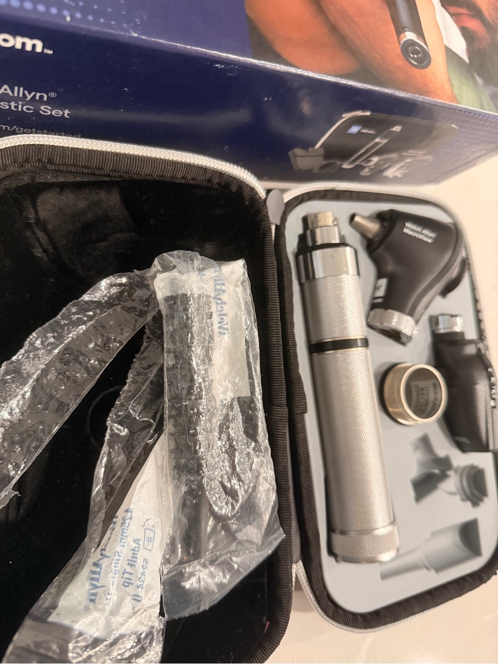 Welch Allyn Diagnostic Set with Case - Silver and Black - Picture 5 of 16